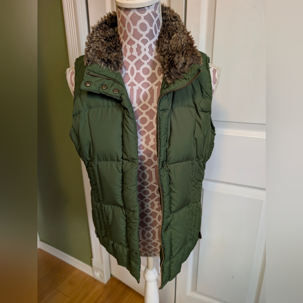 Eddie Bauer Goose Down Faux Fur Puffer Vest Olive Green Size M